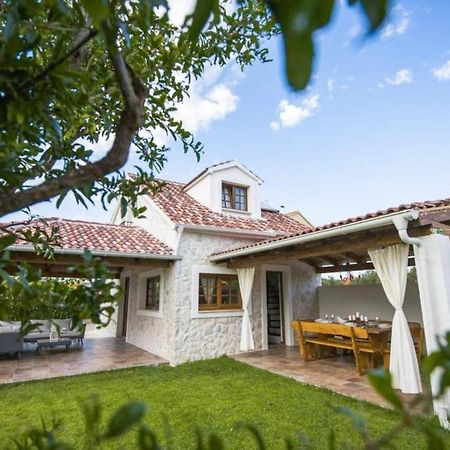 House For Rent Leila Villa ชิเบนิก ภายนอก รูปภาพ