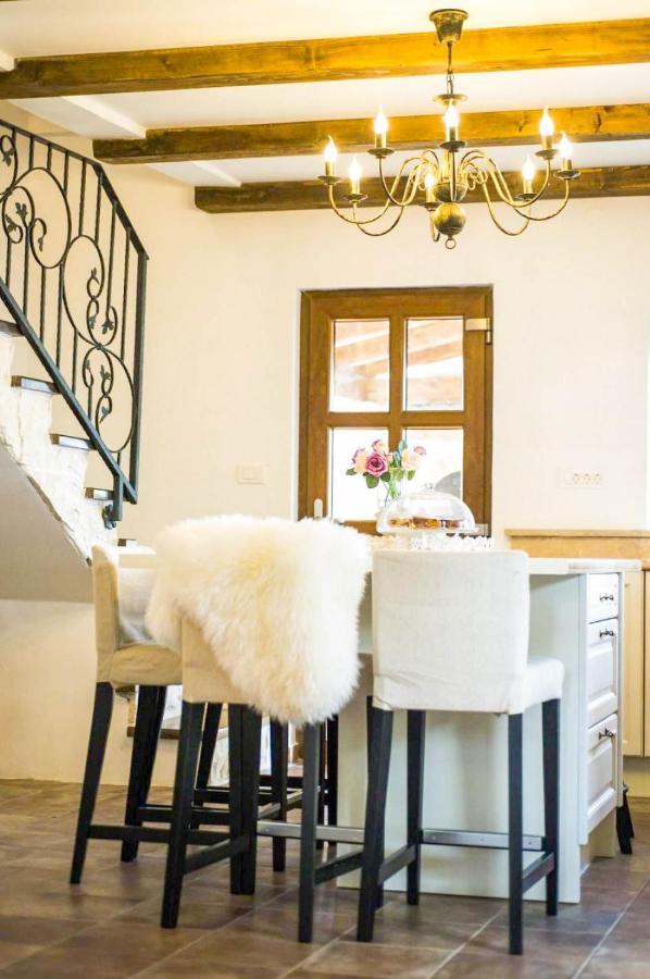House For Rent Leila Villa ชิเบนิก ภายนอก รูปภาพ