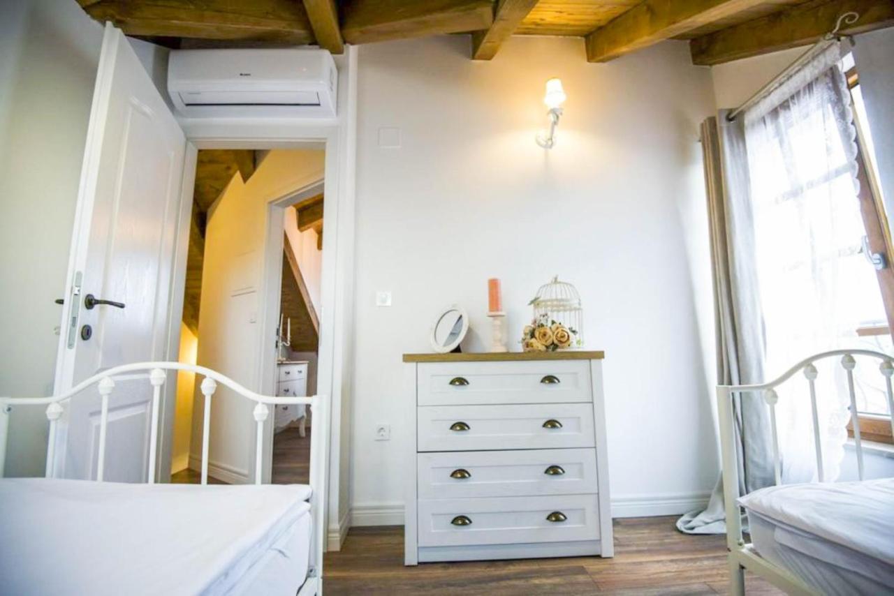 House For Rent Leila Villa ชิเบนิก ภายนอก รูปภาพ