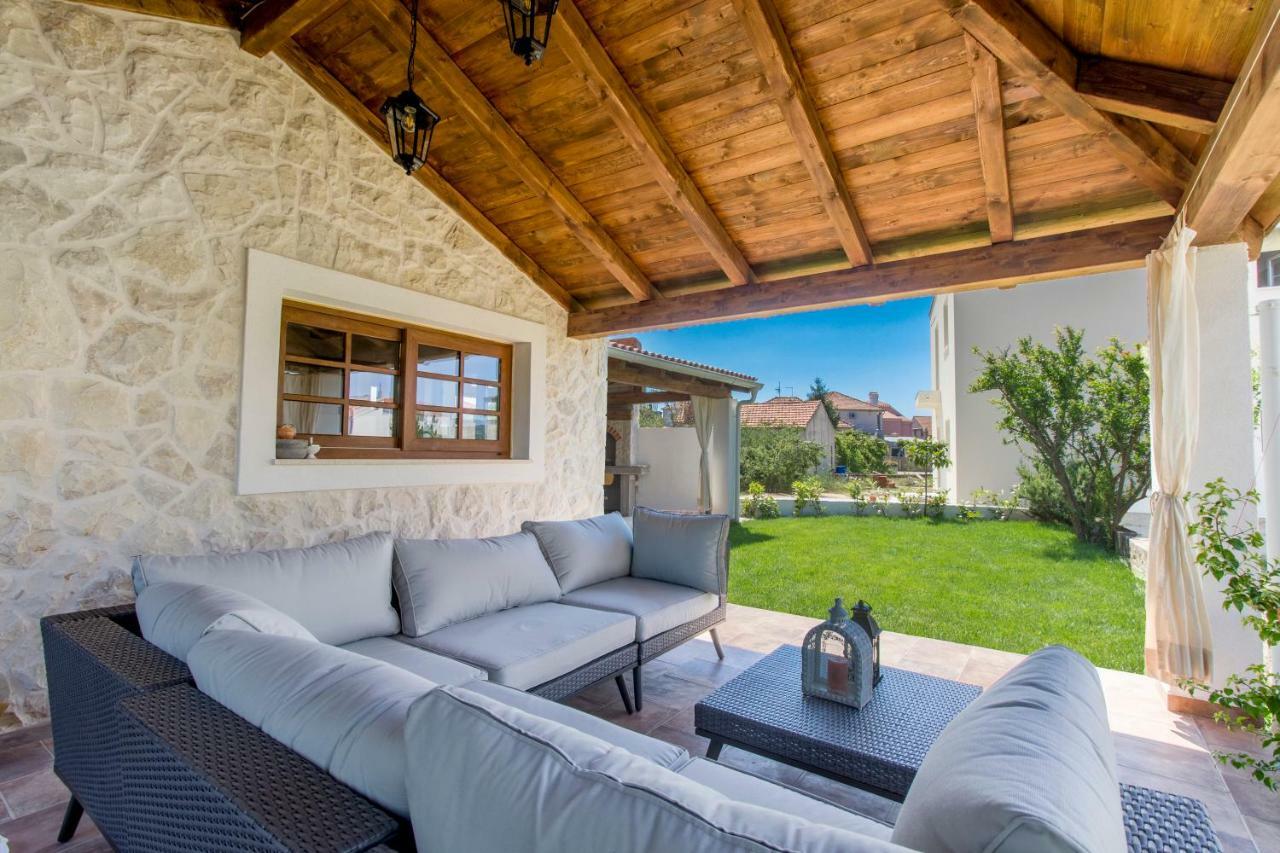 House For Rent Leila Villa ชิเบนิก ภายนอก รูปภาพ