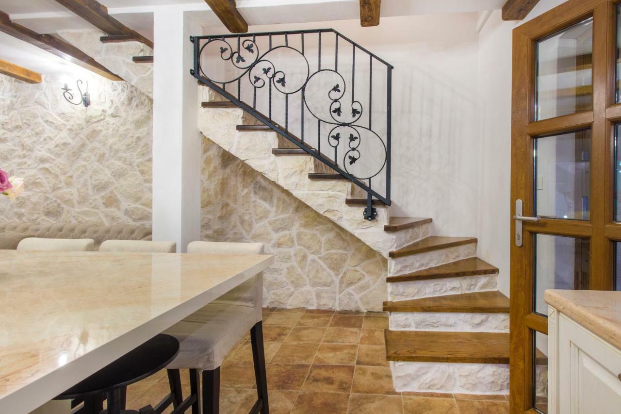 House For Rent Leila Villa ชิเบนิก ภายนอก รูปภาพ