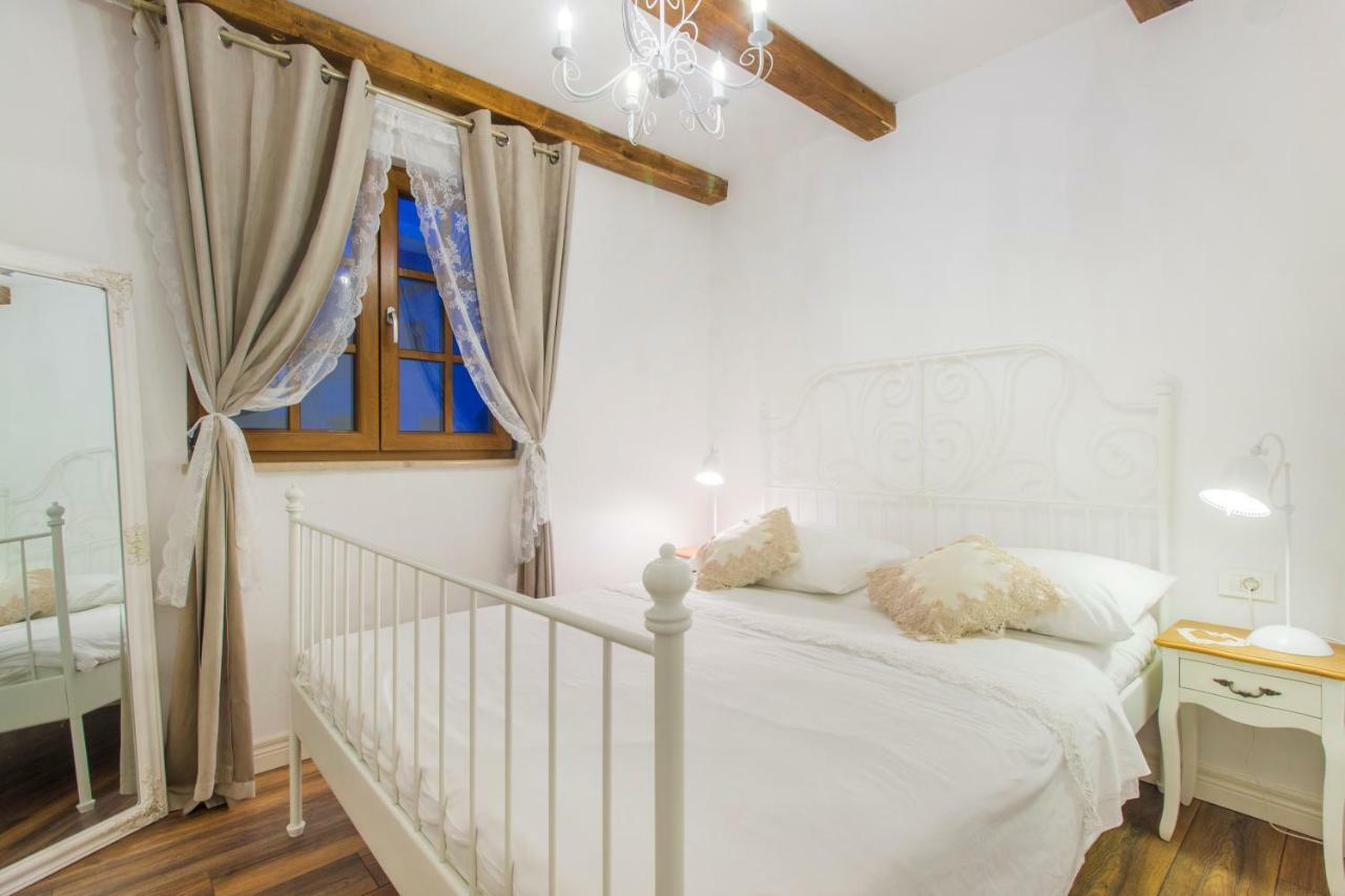 House For Rent Leila Villa ชิเบนิก ภายนอก รูปภาพ