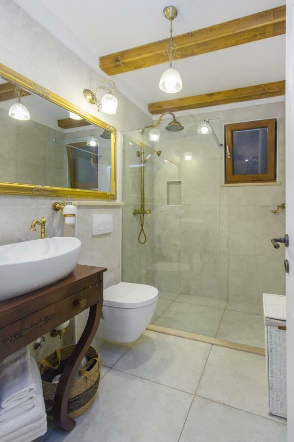 House For Rent Leila Villa ชิเบนิก ภายนอก รูปภาพ