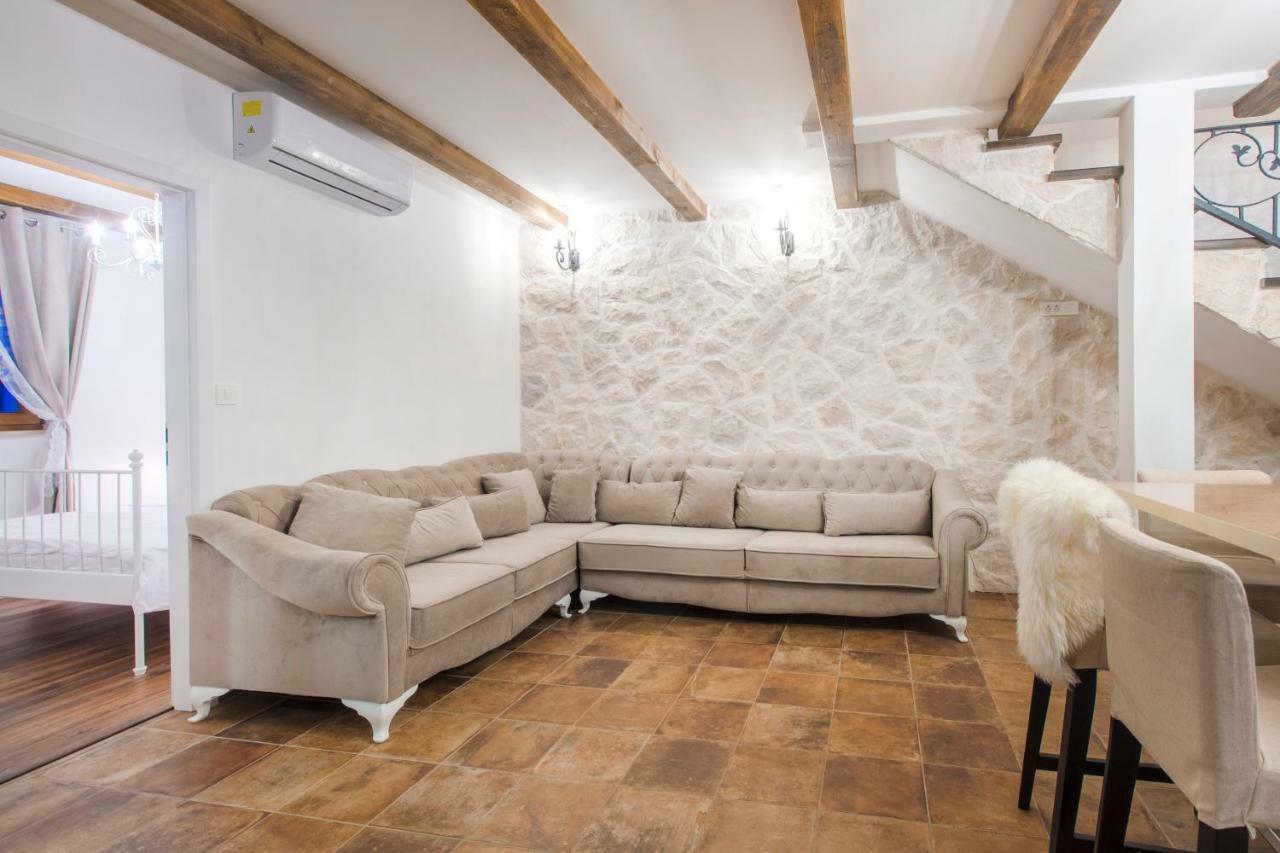 House For Rent Leila Villa ชิเบนิก ภายนอก รูปภาพ