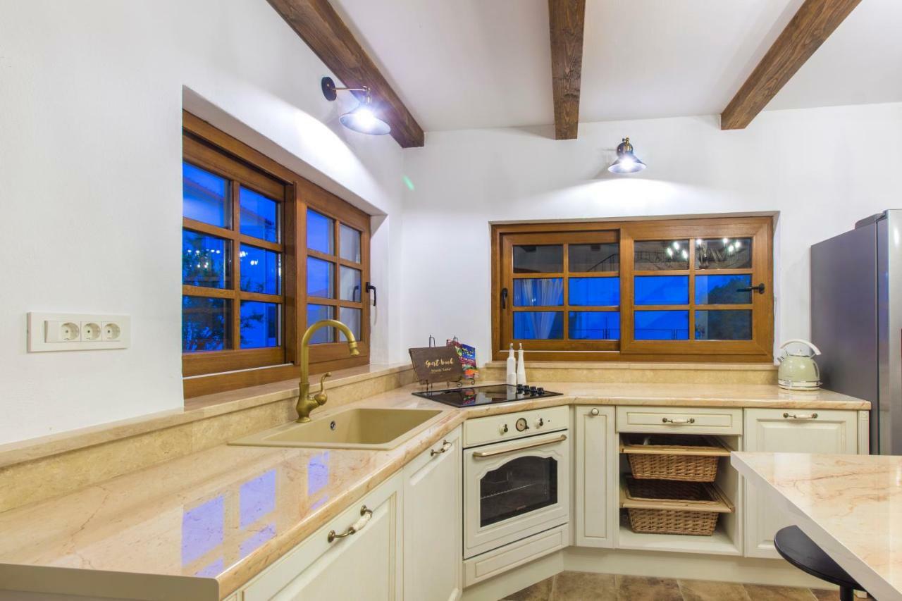 House For Rent Leila Villa ชิเบนิก ภายนอก รูปภาพ