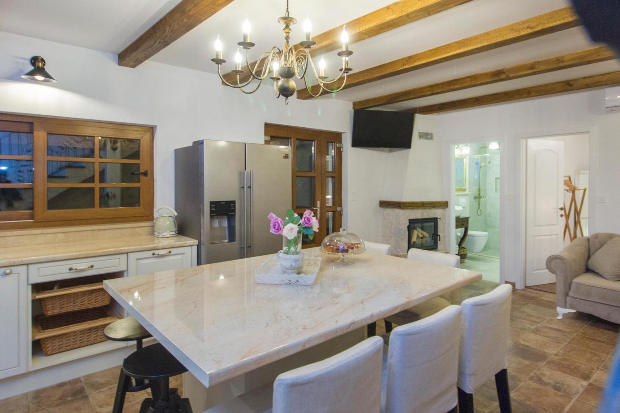 House For Rent Leila Villa ชิเบนิก ภายนอก รูปภาพ