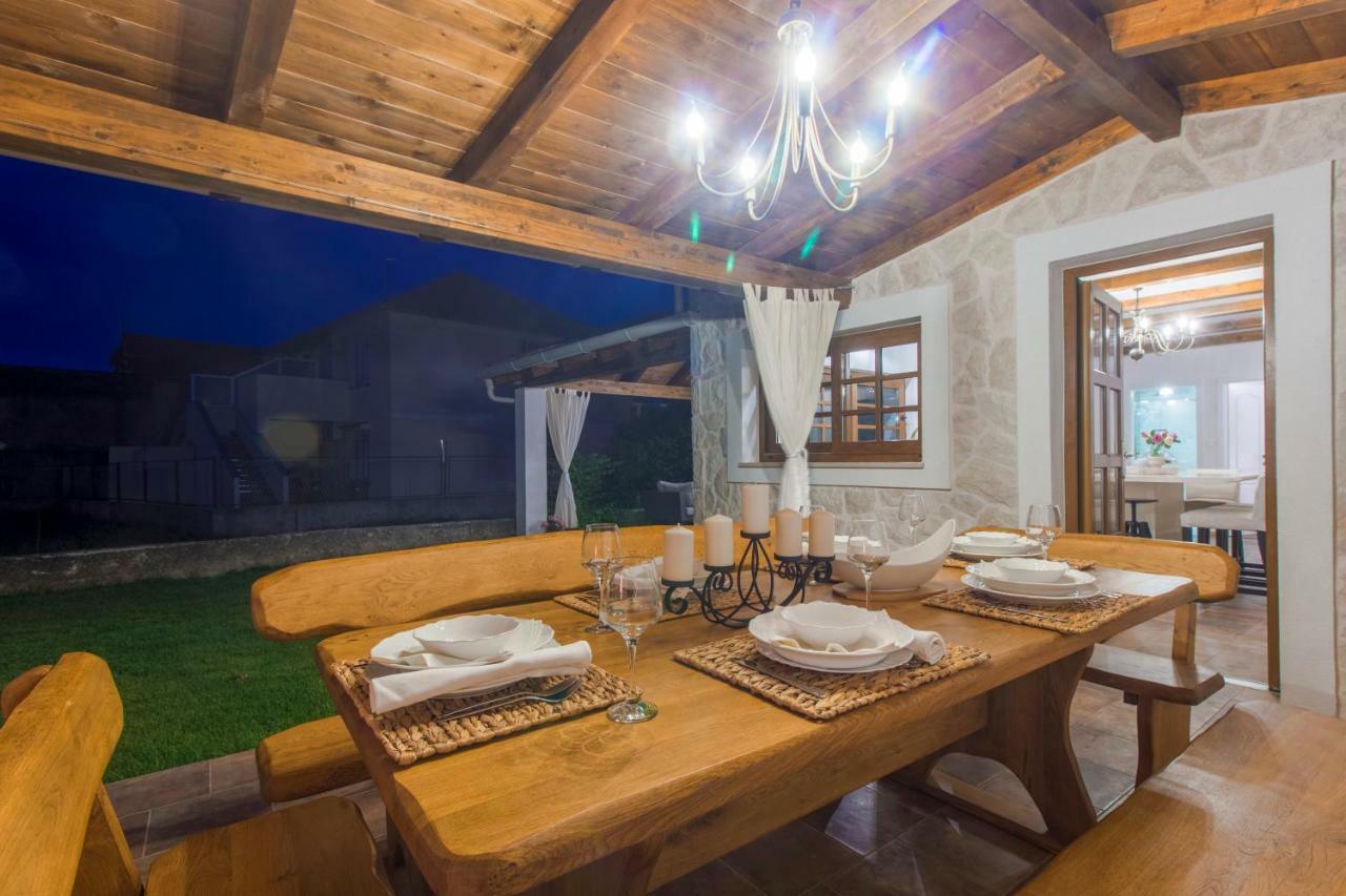 House For Rent Leila Villa ชิเบนิก ภายนอก รูปภาพ