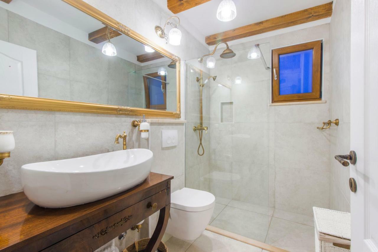 House For Rent Leila Villa ชิเบนิก ภายนอก รูปภาพ