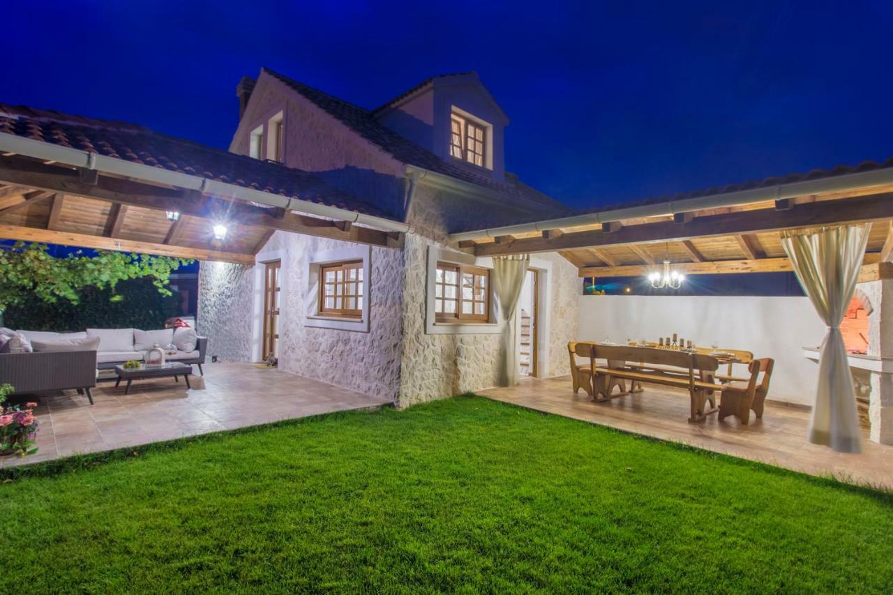 House For Rent Leila Villa ชิเบนิก ภายนอก รูปภาพ