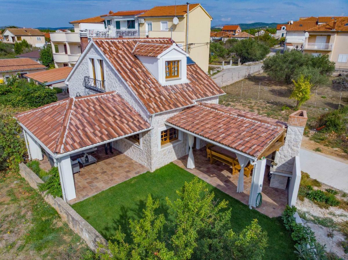House For Rent Leila Villa ชิเบนิก ภายนอก รูปภาพ